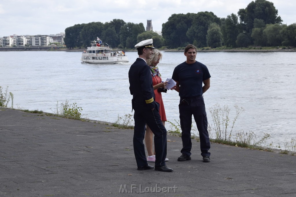 Uebung BF Taucher und Presse Koeln Zoobruecke Rhein P419.JPG - Miklos Laubert